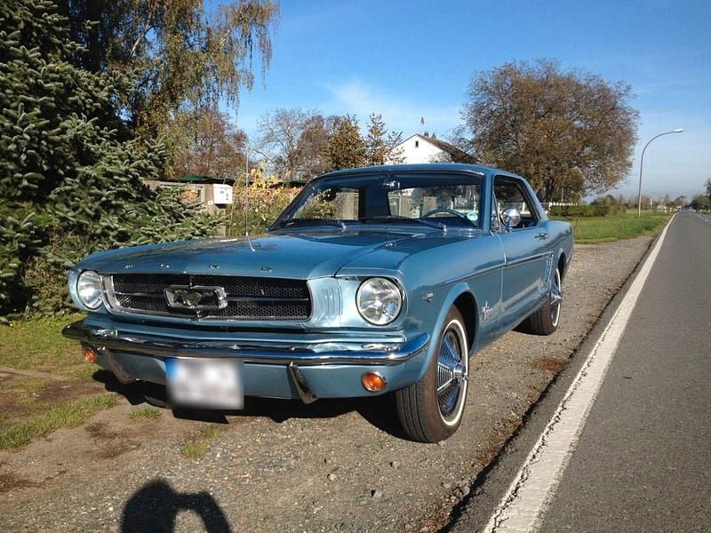 Second-hand Ford V8 190 CP (139 kW) 1965 Albastru Coupe