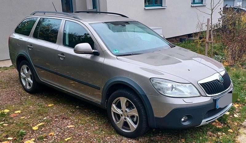 Andere farben Gebraucht 2012 Skoda Octavia Scout Kombi | 5.000 € (Guter Preis) - Bild 1/4
