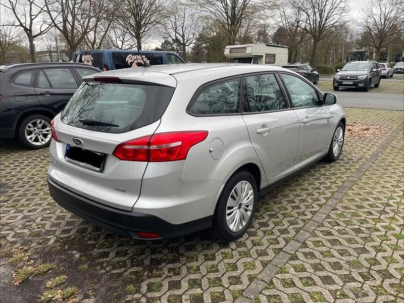 Second-hand Ford Focus 101 CP (74 kW) 2017 Argintiu Berlinǎ
