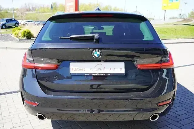 Gebraucht BMW 318 156 PS (114 kW) 2022 Schwarz Limousine