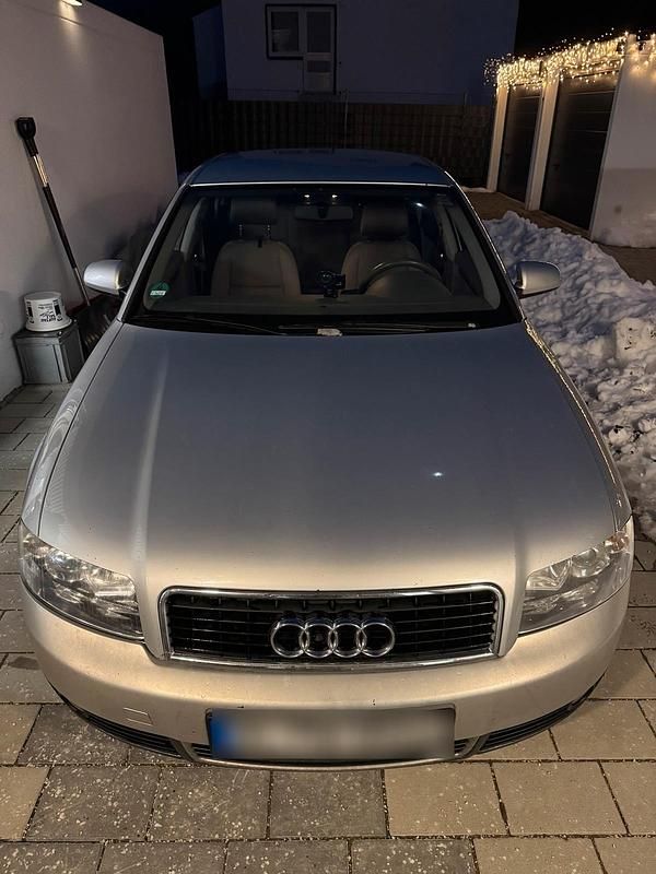 Second-hand Audi A4 131 CP (96 kW) 2002 Argintiu Berlinǎ