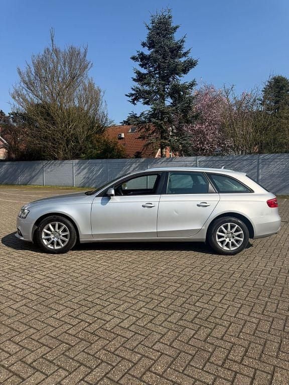 Gebraucht Audi A4 Attraction 150 PS (110 kW) 2013 Silber Kombi