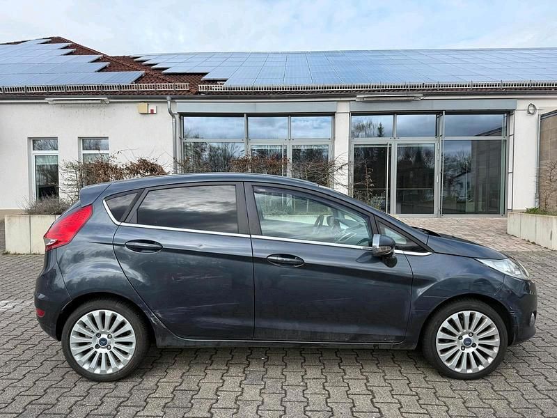 Gebraucht Ford Fiesta 80 PS (58 kW) 2011 Silber Kleinwagen