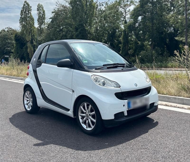 Weiß Gebraucht 2011 Smart ForTwo Coupé Kleinwagen | 3.990 € (Fairer Preis) - Bild 1/4