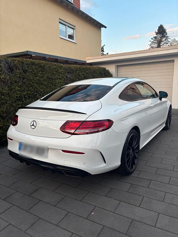 Gebraucht Mercedes C300 245 PS (180 kW) 2022 Weiß Coupé