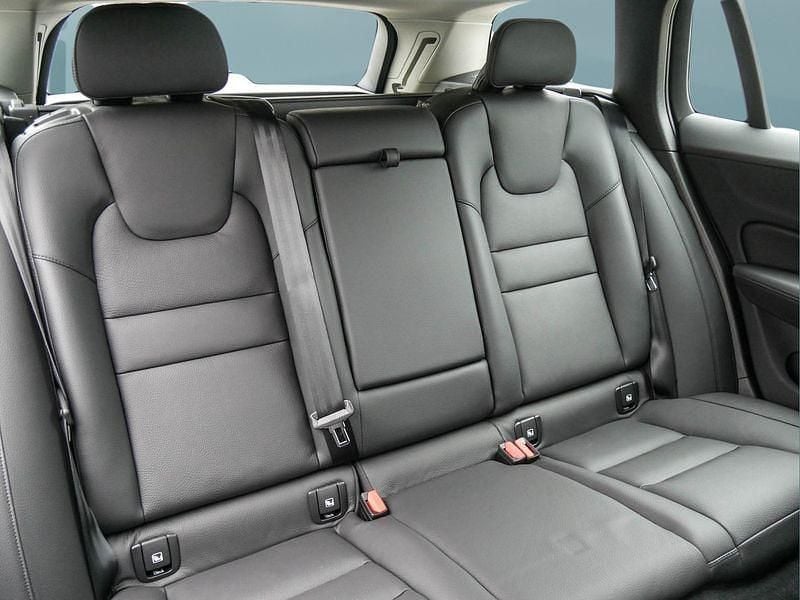 Gebraucht Volvo V60 Plus 349 PS (256 kW) 2025 Schwarz Kombi