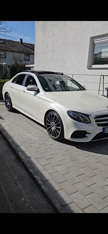 Gebraucht Mercedes E220 AMG 194 PS (142 kW) 2018 Weiß Limousine