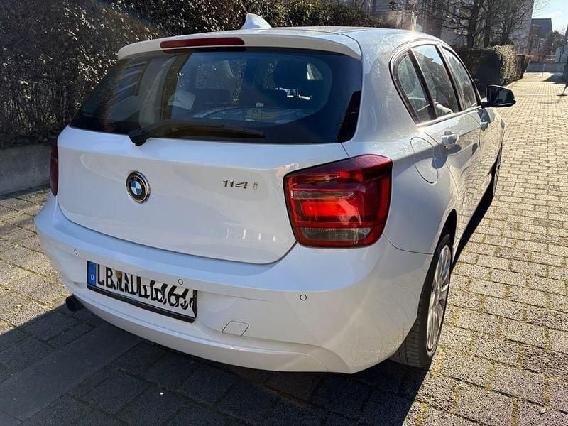 Gebraucht BMW 114 Sport Line 102 PS (75 kW) 2014 Weiß Kleinwagen