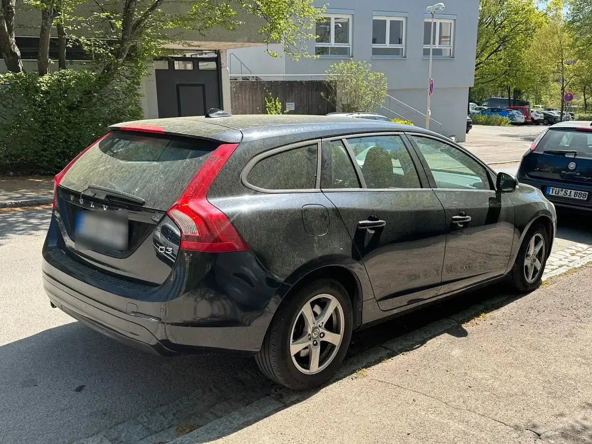 Gebraucht Volvo V60 Momentum 136 PS (100 kW) 2014 Schwarz Kombi