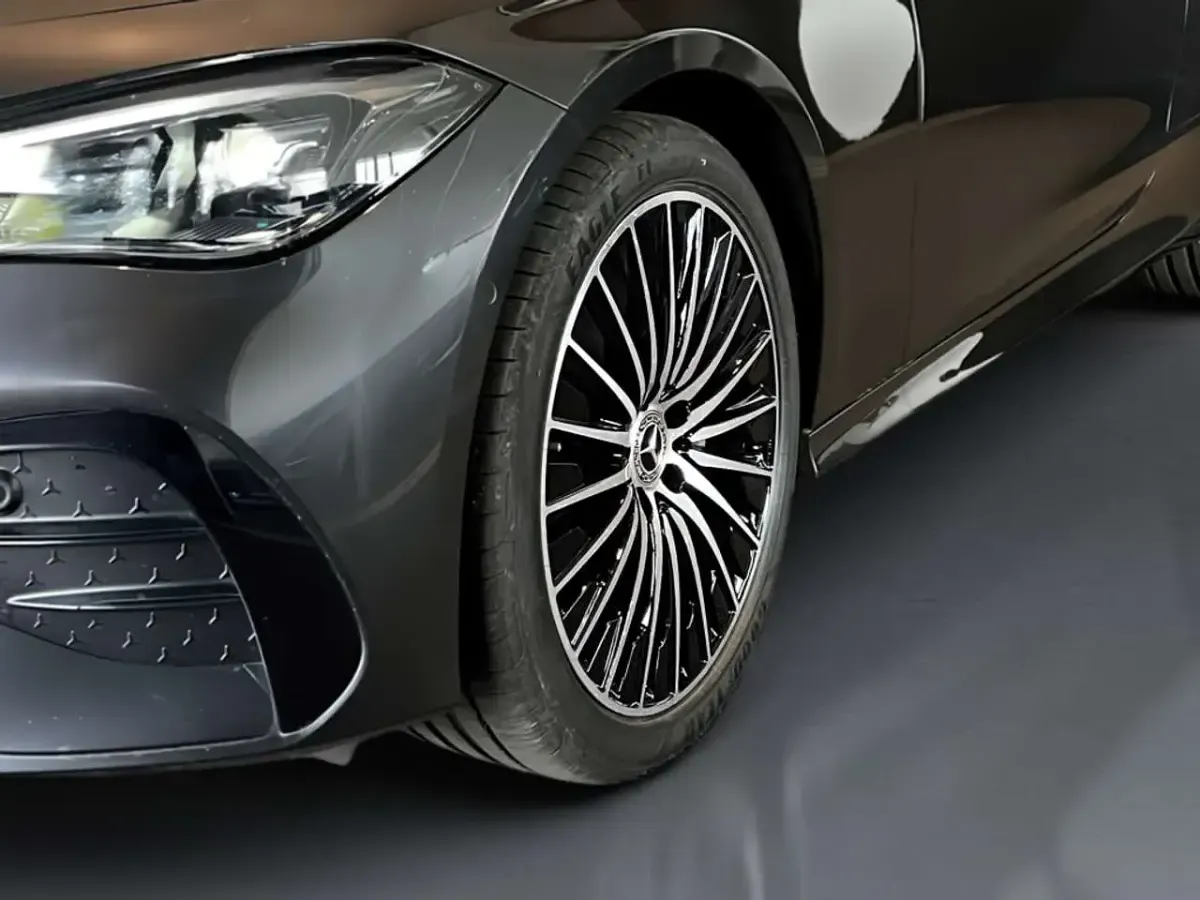 Gebraucht Mercedes CLE220 AMG 197 PS (144 kW) 2025 Grau Cabrio
