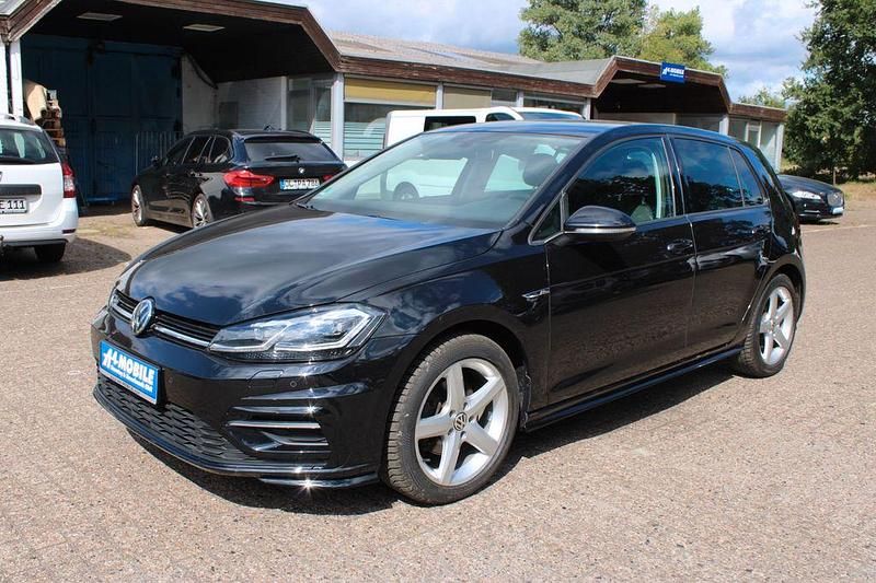 Schwarz Gebraucht 2019 VW Golf VII Highline Limousine | 17.999 € (Fairer Preis) - Bild 1/4