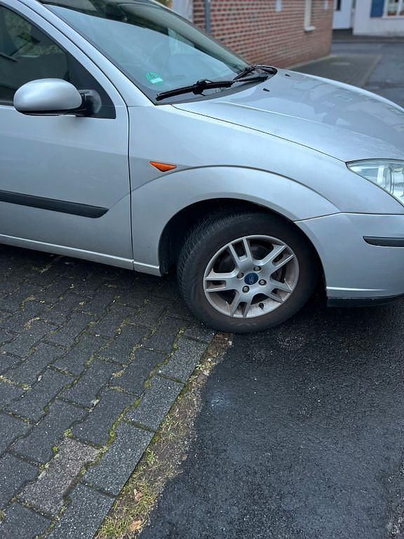 Usata Ford Focus 101 CV (74 kW) 2004 Grigio Berlina