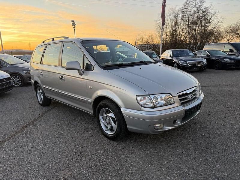 Gebraucht Hyundai Trajet GLS 140 PS (102 kW) 2006 Silber Van / Kleinbus