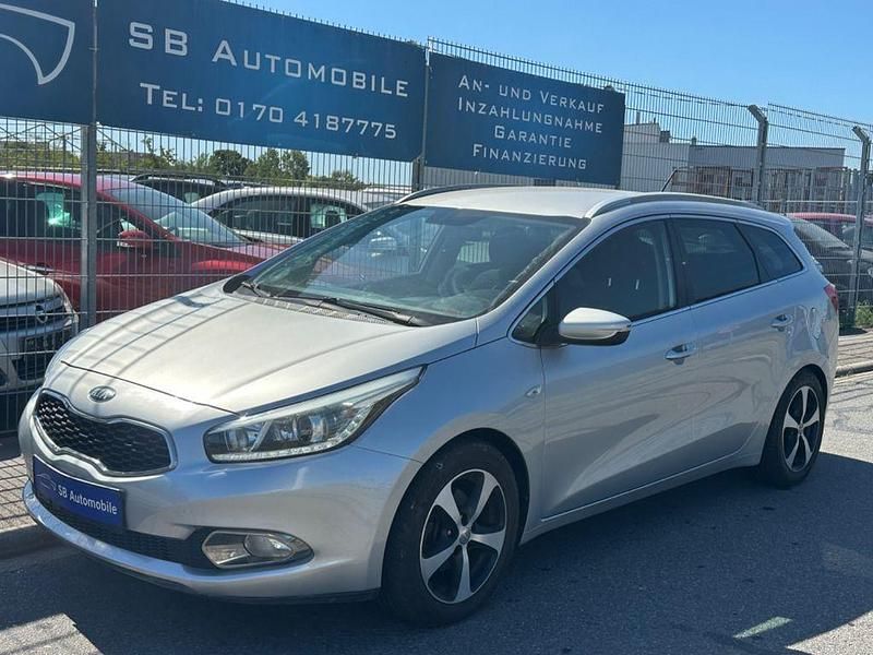 Silber Gebraucht 2013 Kia Ceed Edition 7 Limousine | 7.990 € (Etwas zu teuer) - Bild 1/4