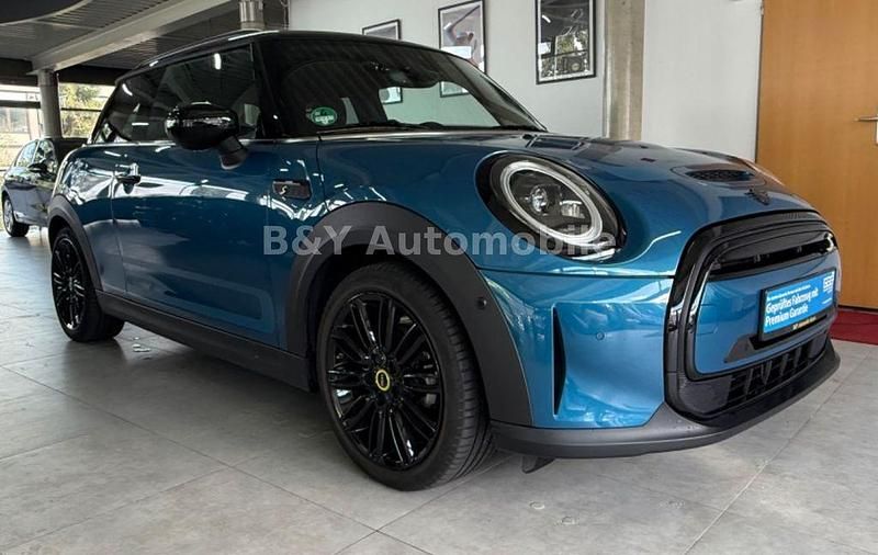 Gebraucht Mini Cooper SE 135 kW (184 PS) 2021 Blau Kleinwagen