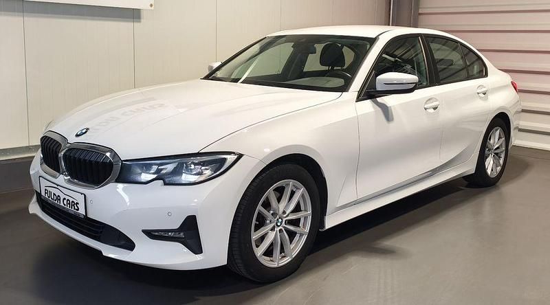 Weiß Gebraucht 2020 BMW 320 Limousine | 21.990 € (Fairer Preis) - Bild 1/4