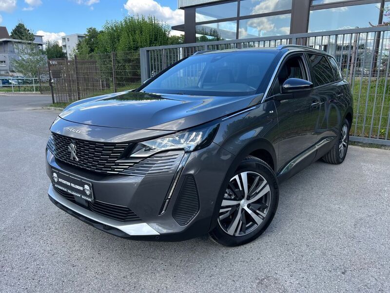 Grau Gebraucht 2024 Peugeot 5008 GT-line Van / Kleinbus | 28.950 € - Bild 1/4