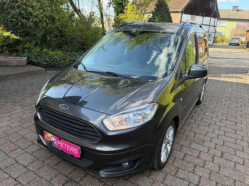 Gebraucht Ford Tourneo Courier Titanium 101 PS (74 kW) 2016 Grau Van / Kleinbus