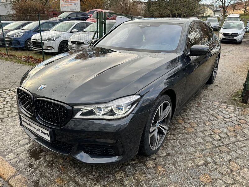 Grau Gebraucht 2017 BMW 740 Performance Limousine | 37.999 € (Guter Preis) - Bild 1/4
