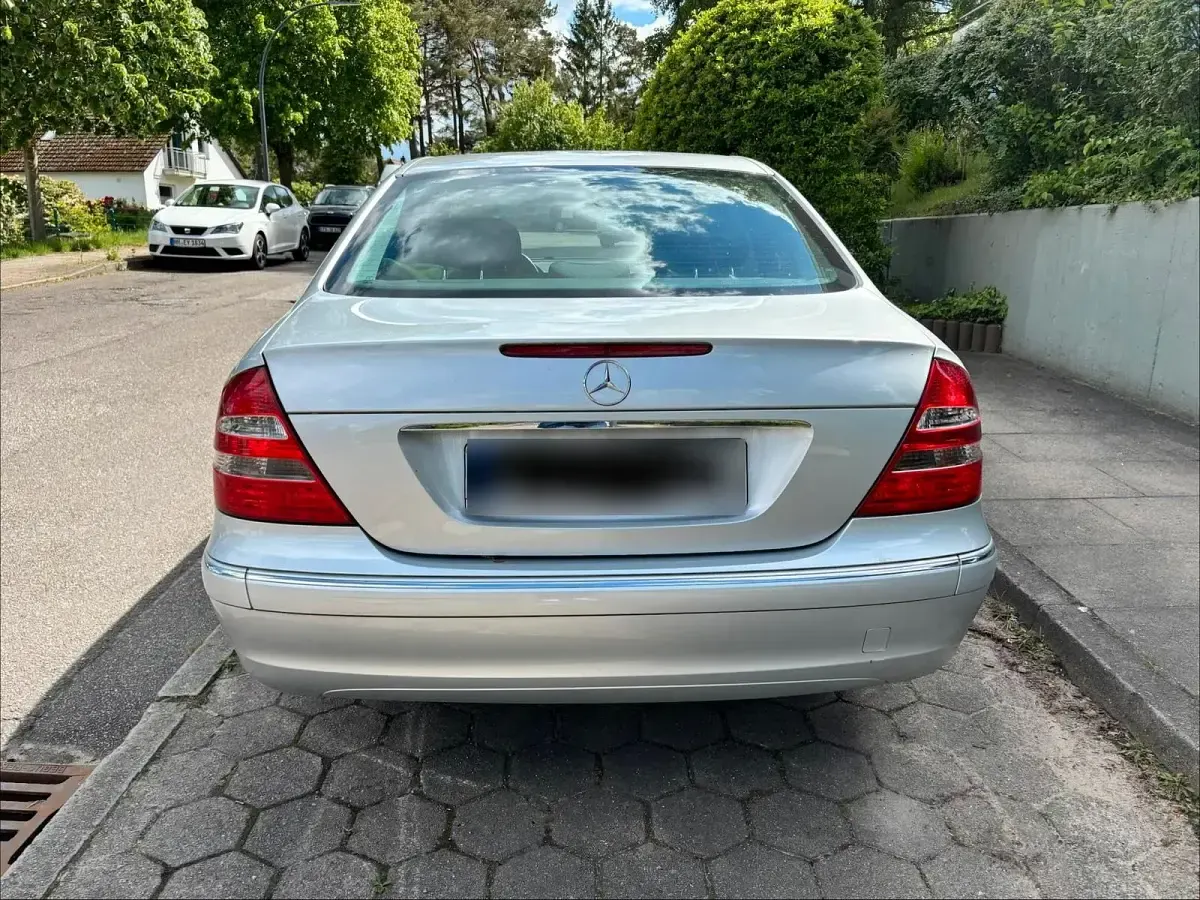 Gebraucht Mercedes E200 Elegance 163 PS (119 kW) 2005 Silber Limousine