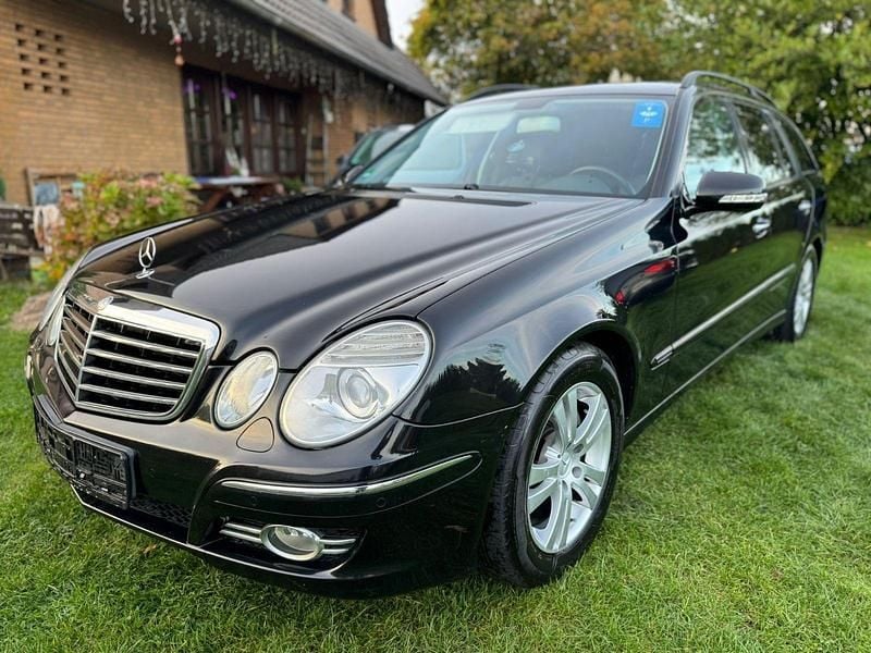 Schwarz Gebraucht 2007 Mercedes E220 Avantgarde Kombi | 4.450 € (Guter Preis) - Bild 1/4
