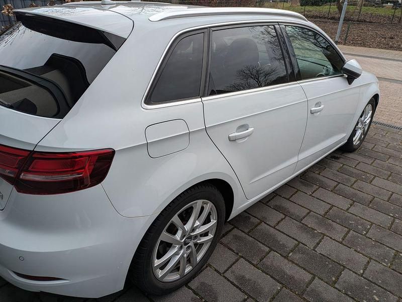 Gebraucht Audi A3 Sport 116 PS (85 kW) 2017 Weiß Limousine