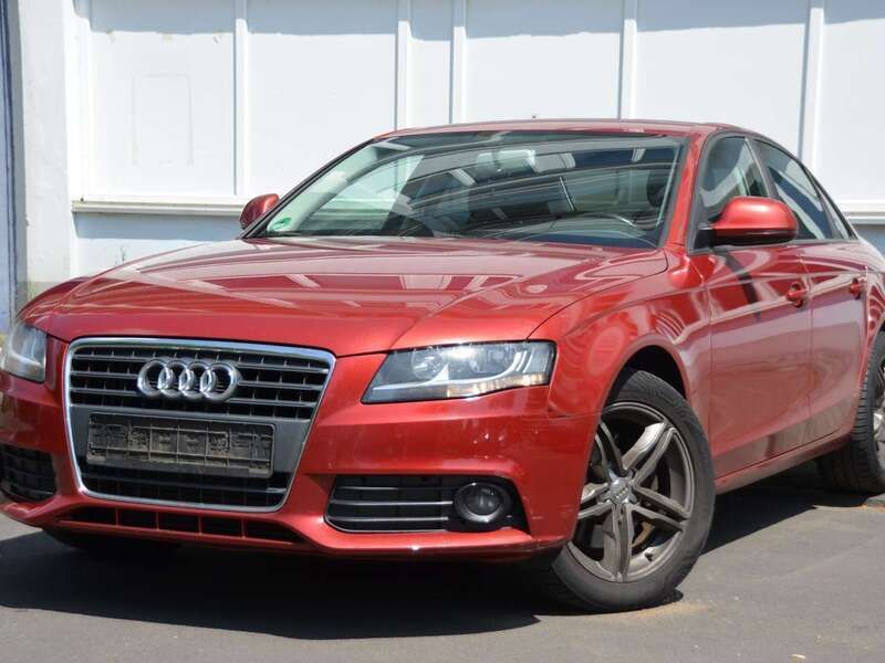 Granatrot Gebraucht 2009 Audi A4 Attraction Limousine | 7.990 € (Guter Preis) - Bild 1/4