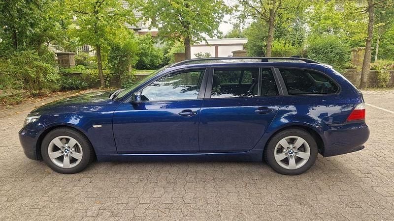 Blau Gebraucht 2010 BMW 525 Sport Line Kombi | 8.990 € (Superpreis) - Bild 1/4
