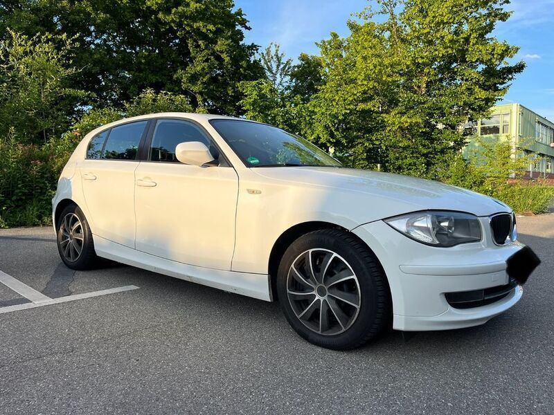 Weiß Gebraucht 2011 BMW 116 Kleinwagen | 6.100 € (Fairer Preis) - Bild 1/4