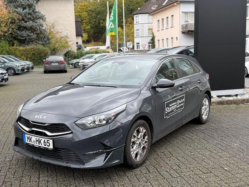 Schwarz Gebraucht 2025 Kia Ceed Limousine | 22.990 € (Fairer Preis) - Bild 1/4