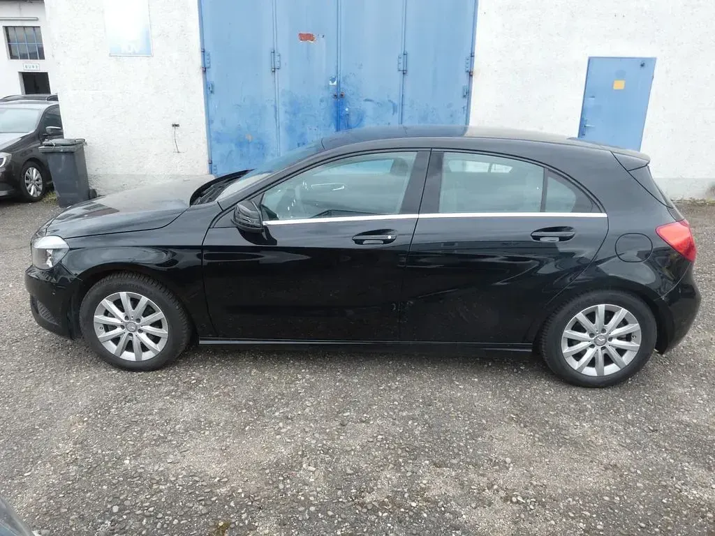 Gebraucht Mercedes A180 109 PS (80 kW) 2014 Schwarz Kleinwagen