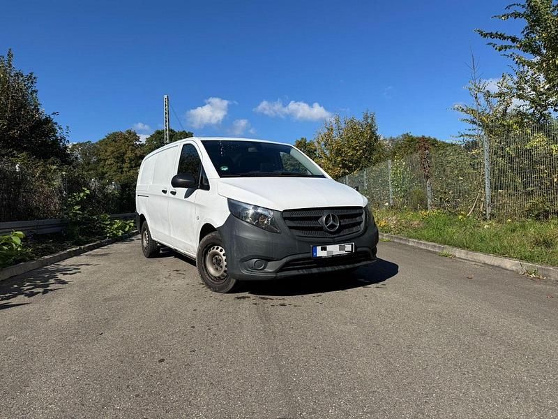 Weiß Gebraucht 2018 Mercedes Vito Van / Kleinbus | 7.799 € (Superpreis) - Bild 1/4