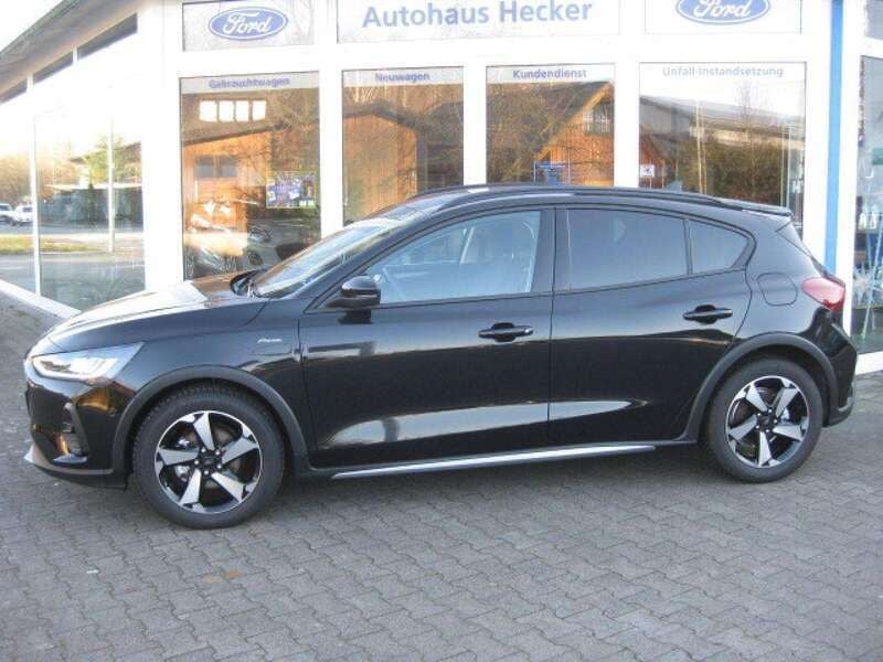 Obsidianschwarz metallic Gebraucht 2023 Ford Focus Active X Limousine | 23.990 € (Guter Preis) - Bild 1/4