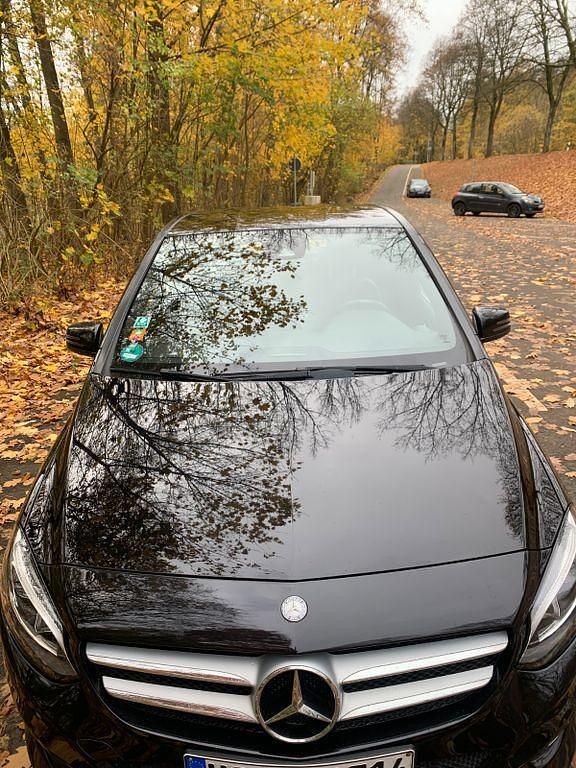 Schwarz Gebraucht 2016 Mercedes B180 Van / Kleinbus | 12.990 € (Guter Preis) - Bild 1/4