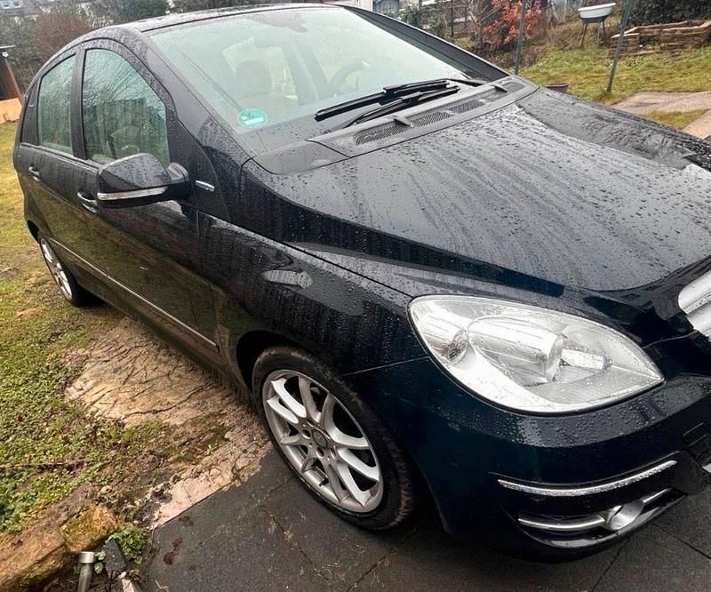 Gebraucht Mercedes B180 116 PS (85 kW) 2009 Schwarz Van / Kleinbus