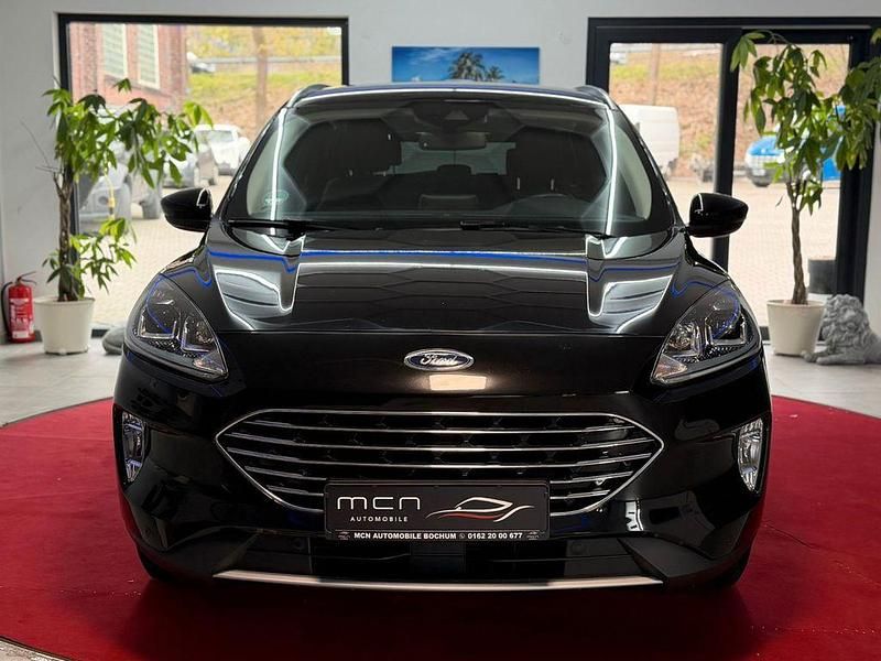 Gebraucht Ford Kuga Titanium 120 PS (88 kW) 2022 Agate black SUV