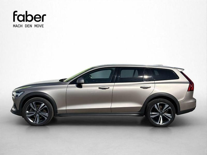 Gebraucht Volvo V60 CC Plus 197 PS (144 kW) 2023 Beige Kombi