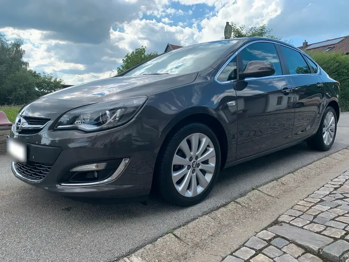 Gebraucht Opel Astra Innovation 140 PS (102 kW) 2012 Grau Limousine