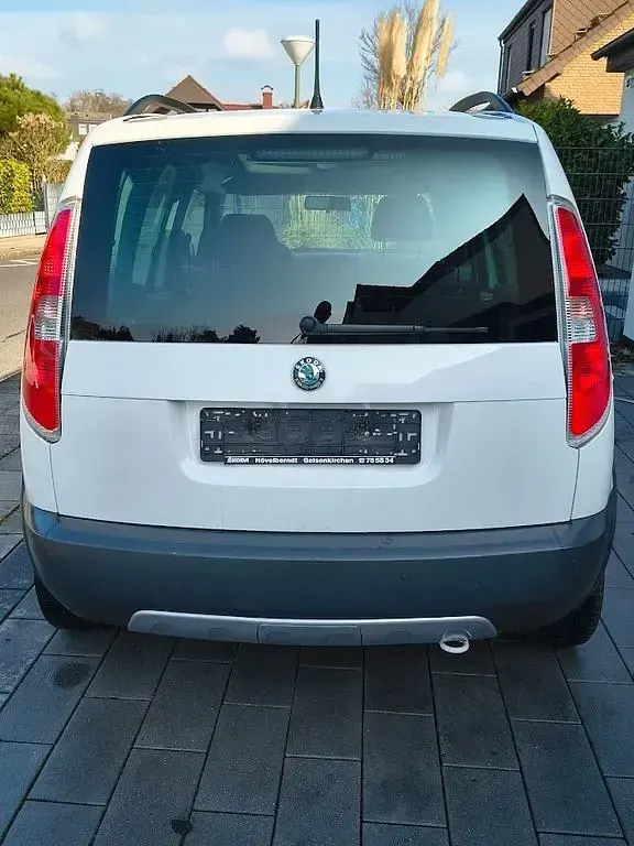 Używany Skoda Roomster Plus Edition 86 KM (63 kW) 2012 Biały Minivan