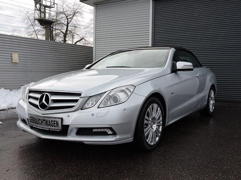 Grau Gebraucht 2011 Mercedes E250 Elegance Cabrio | 14.999 € (Fairer Preis) - Bild 1/4