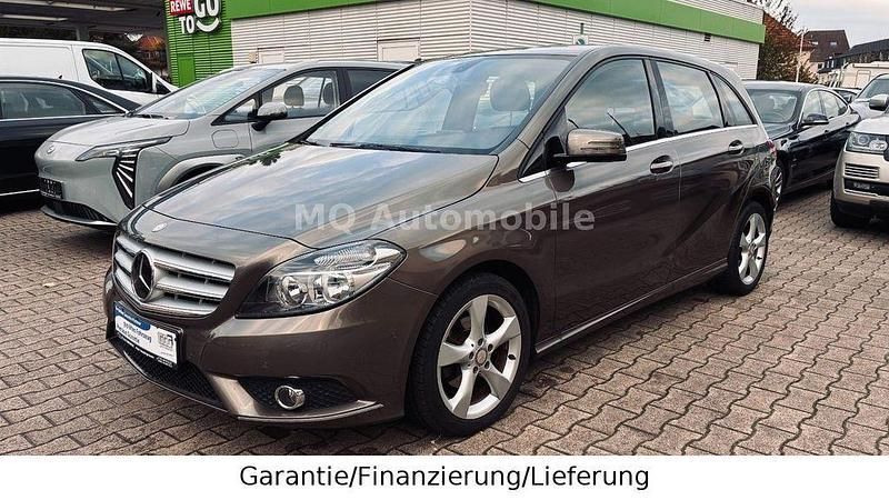 Grau Gebraucht 2013 Mercedes B180 Van / Kleinbus | 10.999 € (Guter Preis) - Bild 1/4
