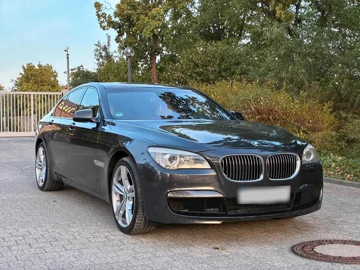 Gebraucht BMW 740 M Sport 313 PS (230 kW) 2011 Schwarz Limousine