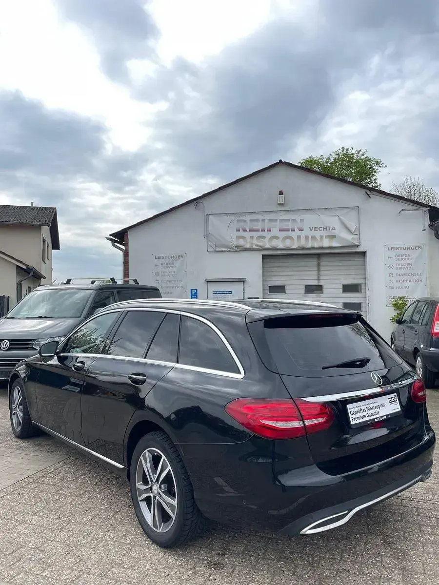 Gebraucht Mercedes C250 Exclusive 204 PS (150 kW) 2015 Schwarz Limousine