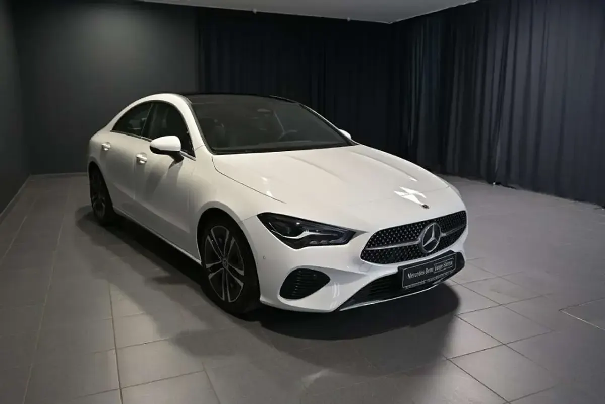 Gebraucht Mercedes CLA180 136 PS (100 kW) 2025 Unilack polarweiß Coupé