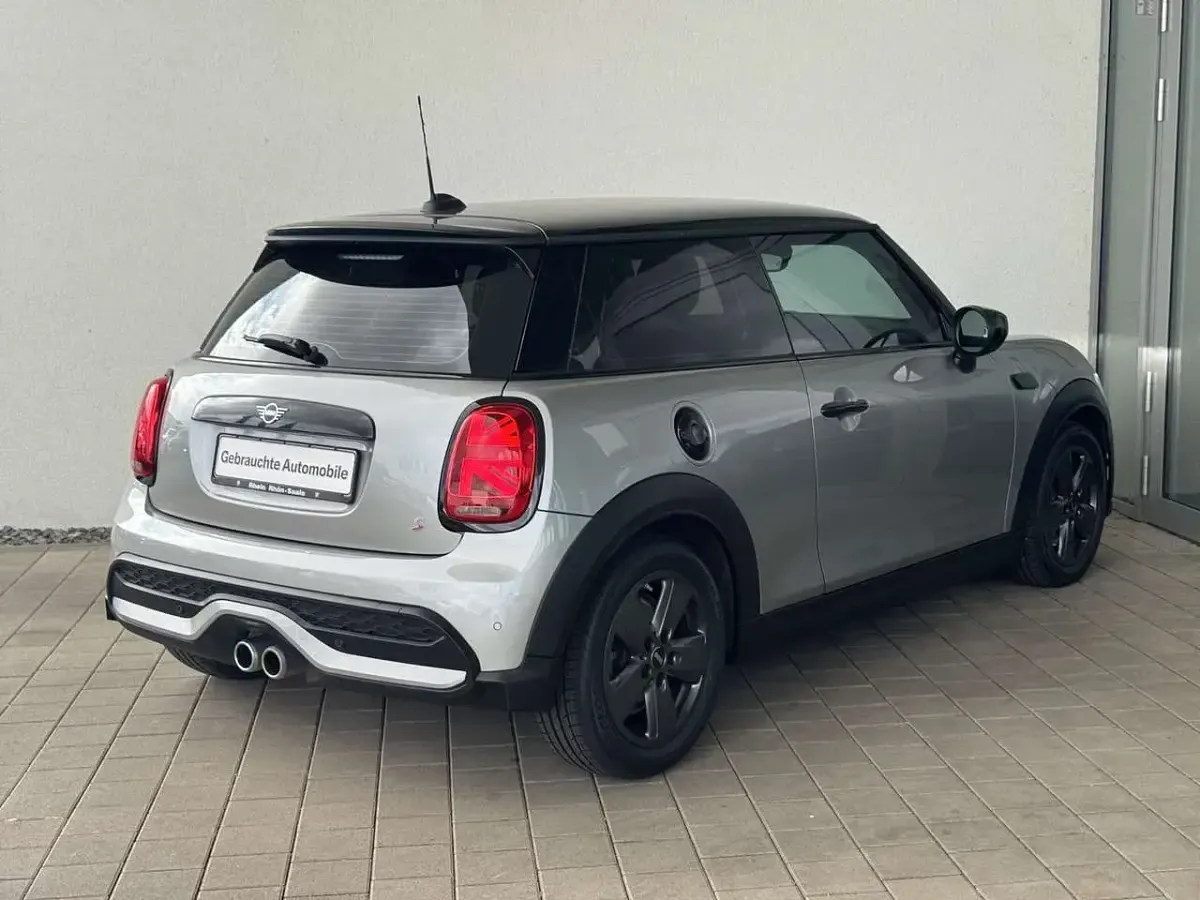 Gebraucht Mini Cooper S Pepper 192 PS (141 kW) 2023 Silber Kleinwagen