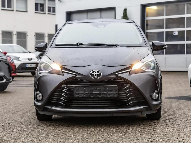 Gebraucht Toyota Yaris Plus 111 PS (81 kW) 2017 Marlingrau metallic Kleinwagen