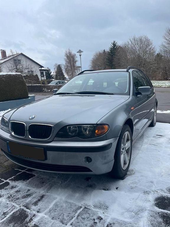 Grau Gebraucht 2004 BMW 318 Kombi | 1.950 € (Superpreis) - Bild 1/4