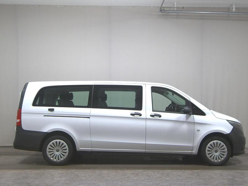 Weiss Gebraucht 2023 Mercedes Vito Van / Kleinbus | 32.480 € (Fairer Preis) - Bild 1/4