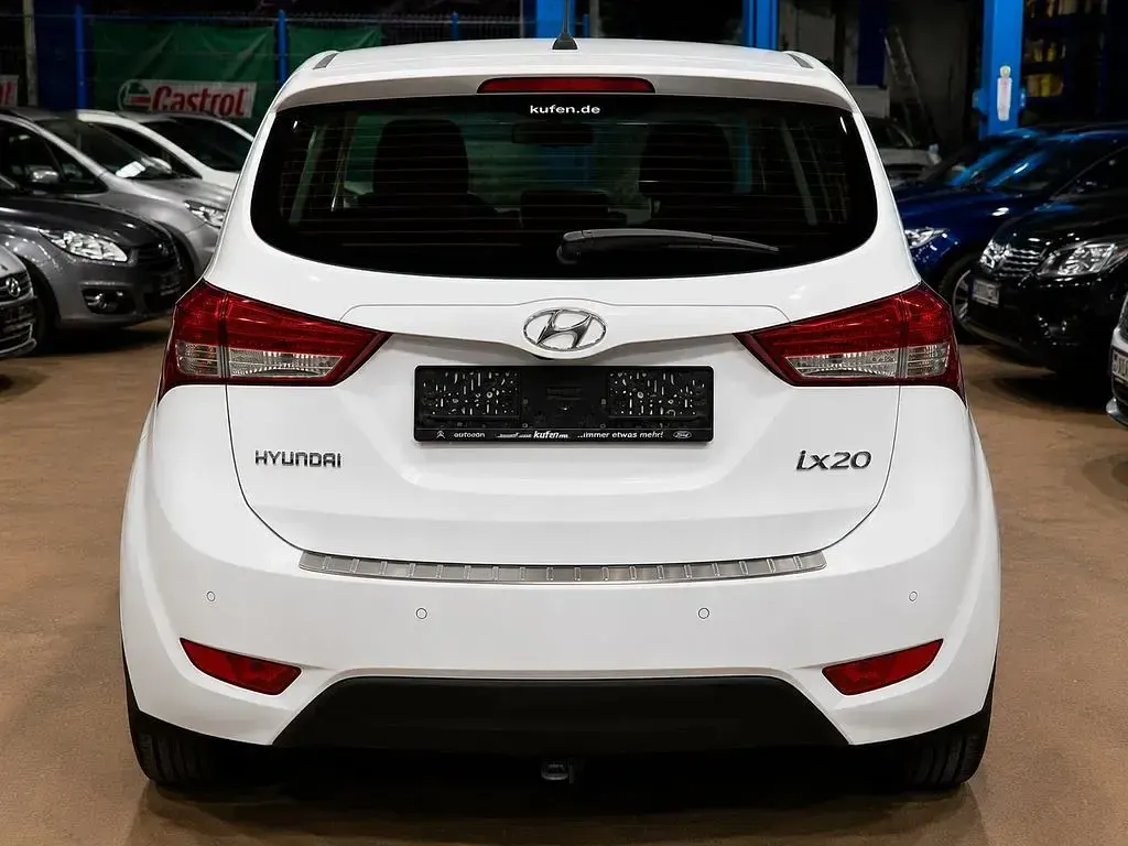 Gebraucht Hyundai i20 Style 125 PS (91 kW) 2018 Weiß Van / Kleinbus