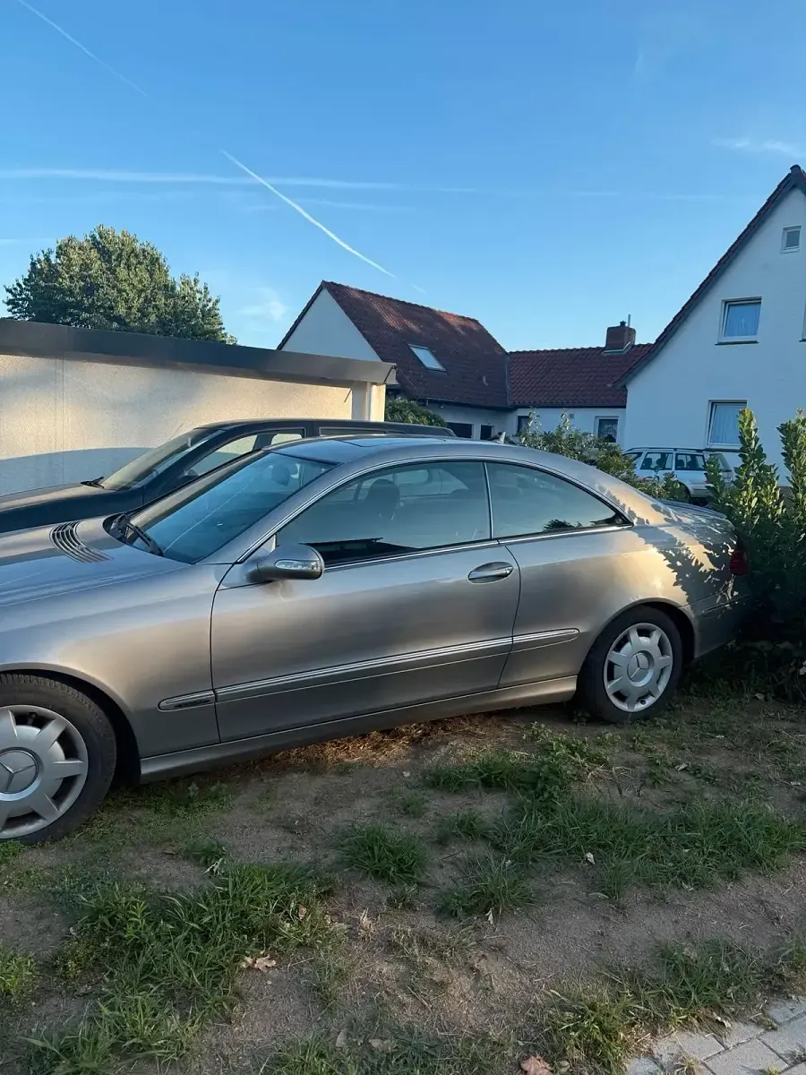 Gebraucht Mercedes CLK220 150 PS (110 kW) 2008 Silber Coupé